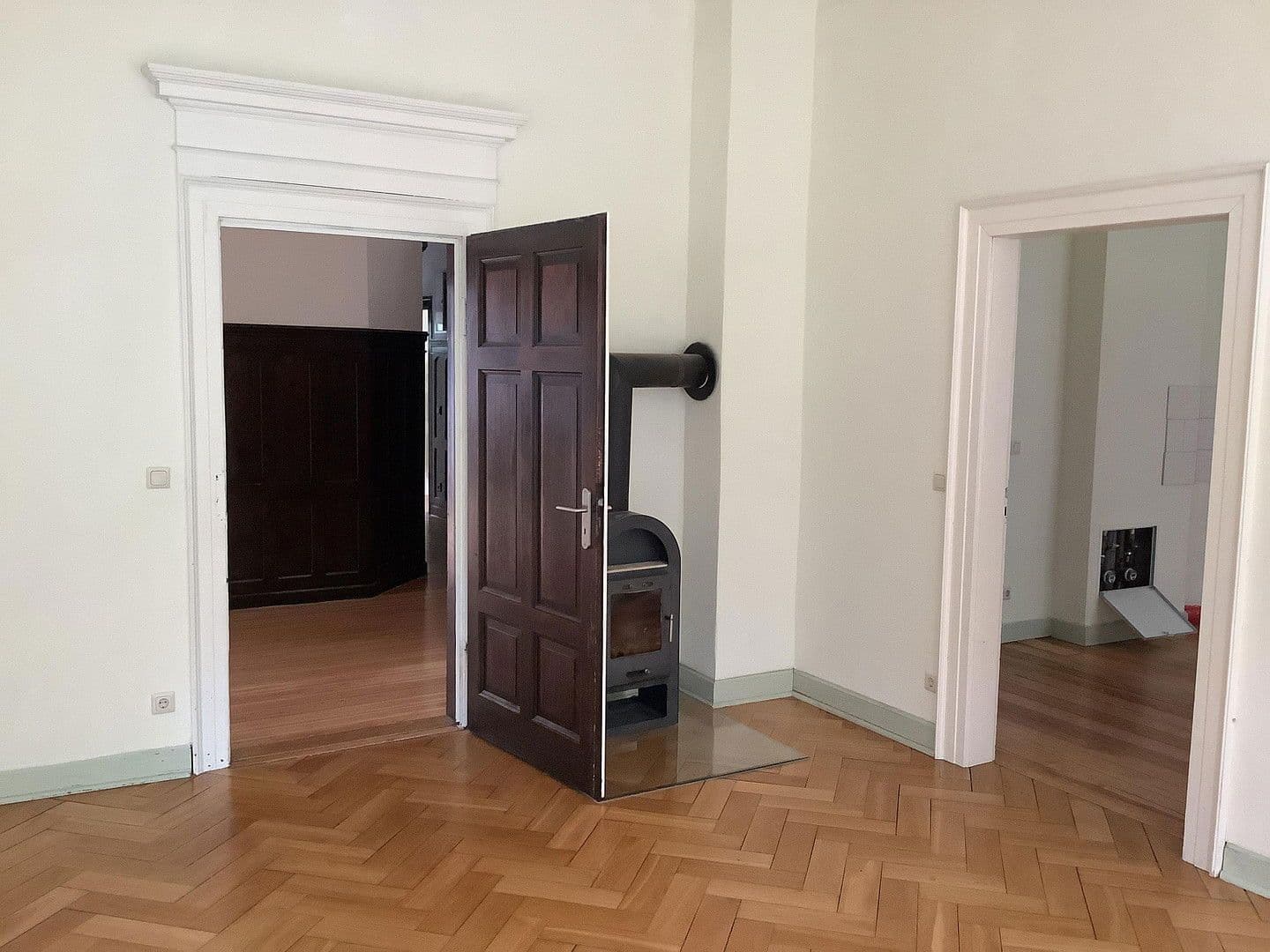 Prenájom bytu 4-izbový 165 m², Lindenauallee 28, Gotha, Durínsko Prenájom bytu 4-izbový 165 m², Lindenauallee 28, Gotha, Durínsko