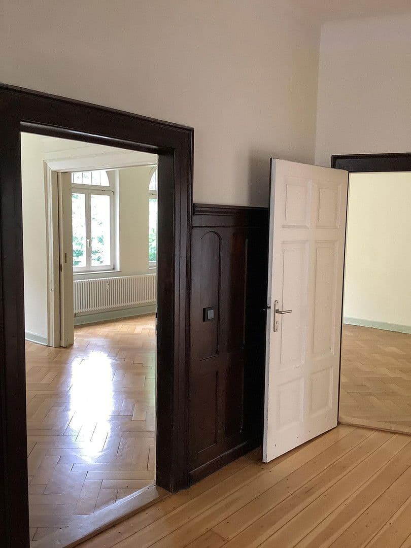 Prenájom bytu 4-izbový 165 m², Lindenauallee 28, Gotha, Durínsko Prenájom bytu 4-izbový 165 m², Lindenauallee 28, Gotha, Durínsko