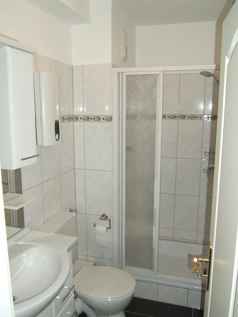 Prenájom bytu 2-izbový 38 m², Frankfurt, Hesensko Prenájom bytu 2-izbový 38 m², Frankfurt, Hesensko