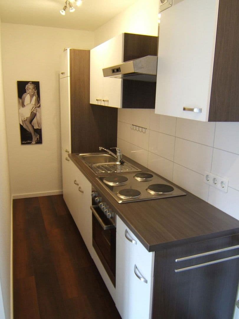 Prenájom bytu 2-izbový 38 m², Frankfurt, Hesensko Prenájom bytu 2-izbový 38 m², Frankfurt, Hesensko