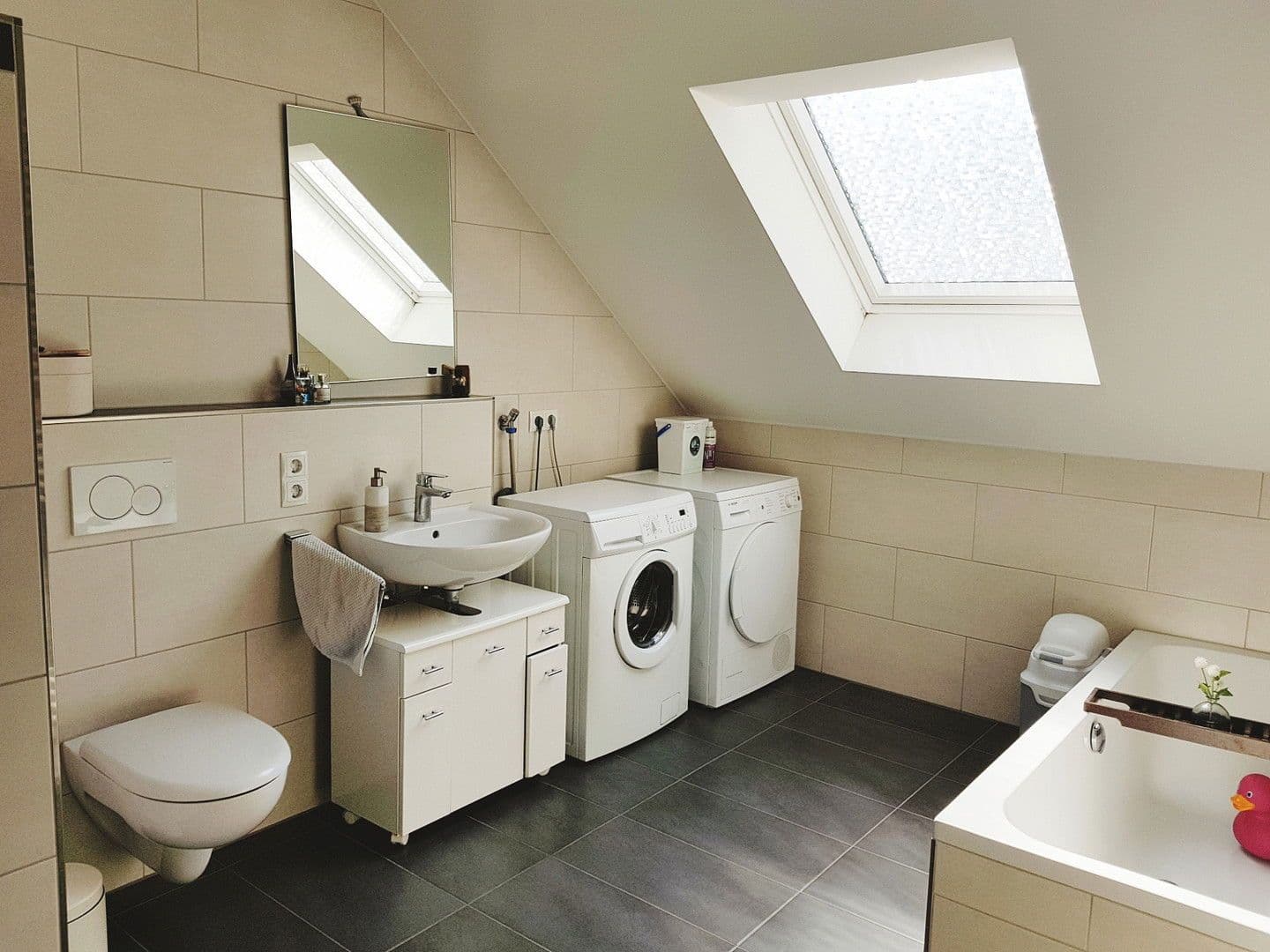 Prenájom bytu 2-izbový 70 m², Urbar, Porýnie-Falcko Prenájom bytu 2-izbový 70 m², Urbar, Porýnie-Falcko