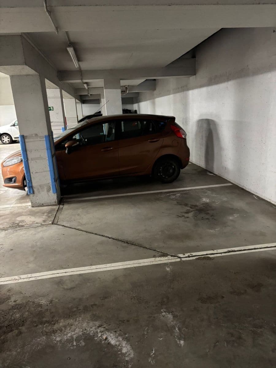 Predaj garáže 12 m², Padovská, Praha, Praha Predaj garáže 12 m², Padovská, Praha, Praha