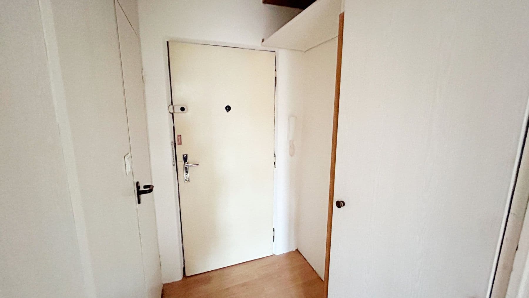 Prenájom bytu 1-izbový 35 m², Lyžařská, Praha, Praha Prenájom bytu 1-izbový 35 m², Lyžařská, Praha, Praha