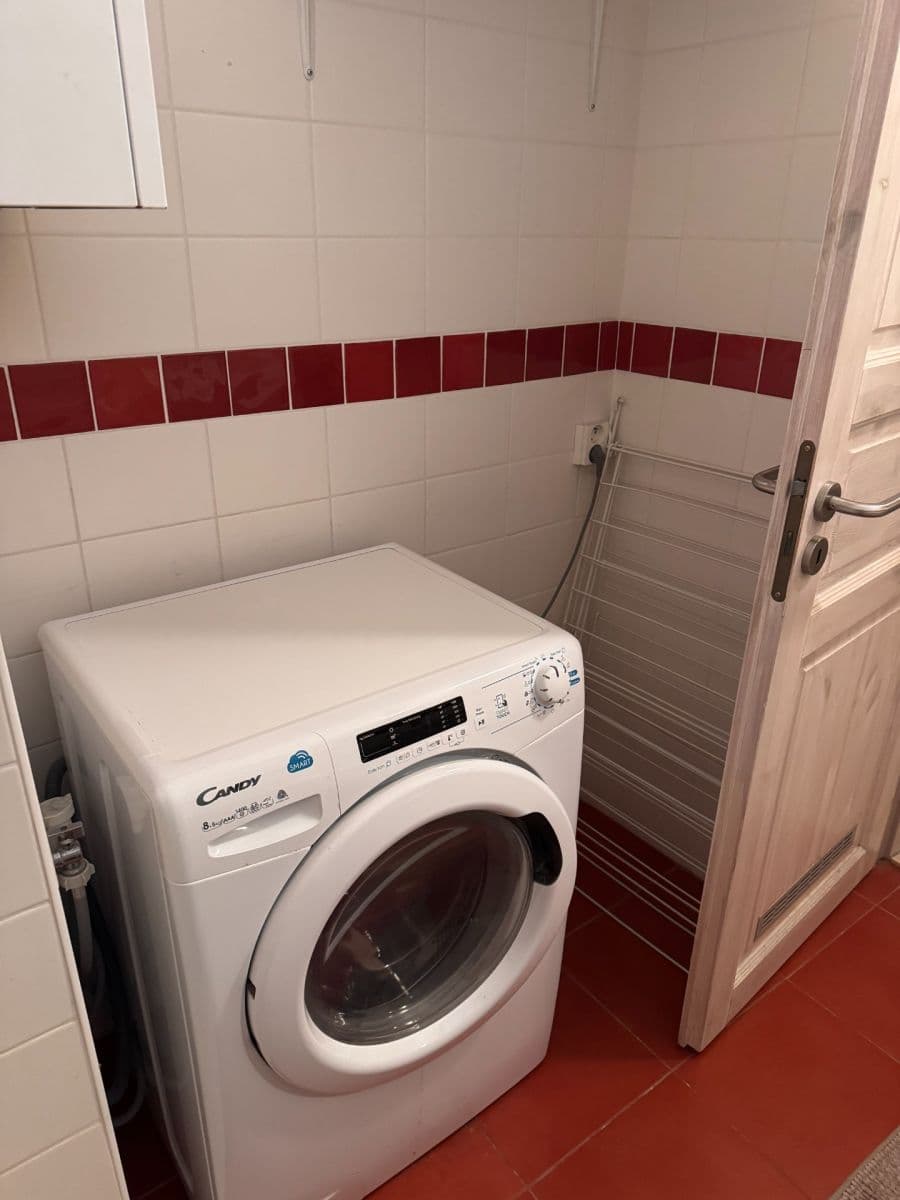 Prenájom bytu 1-izbový 40 m², Slovenská, Praha, Praha Prenájom bytu 1-izbový 40 m², Slovenská, Praha, Praha