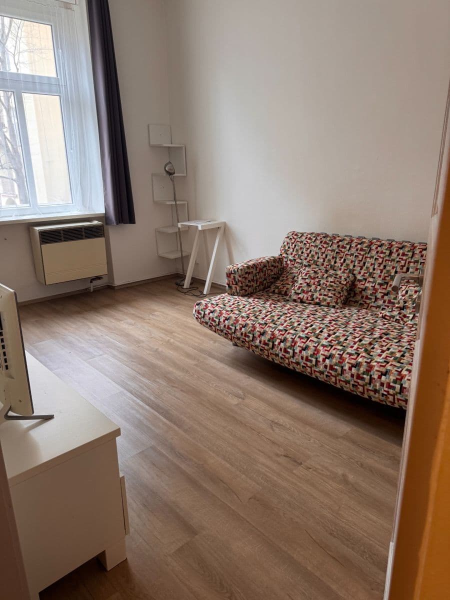Prenájom bytu 1-izbový 40 m², Slovenská, Praha, Praha Prenájom bytu 1-izbový 40 m², Slovenská, Praha, Praha