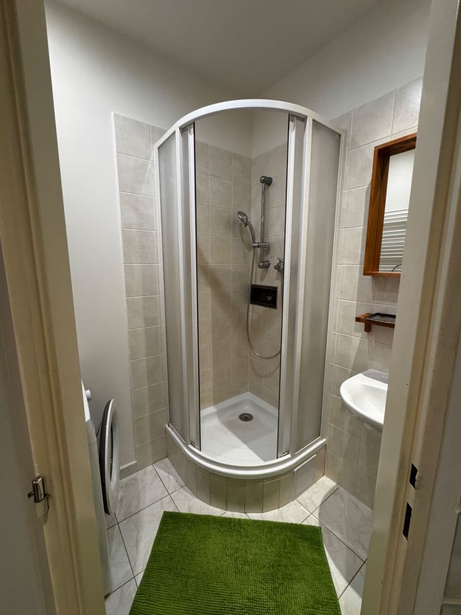 Prenájom bytu 2-izbový 51 m², Na Břehu, Praha, Praha Prenájom bytu 2-izbový 51 m², Na Břehu, Praha, Praha