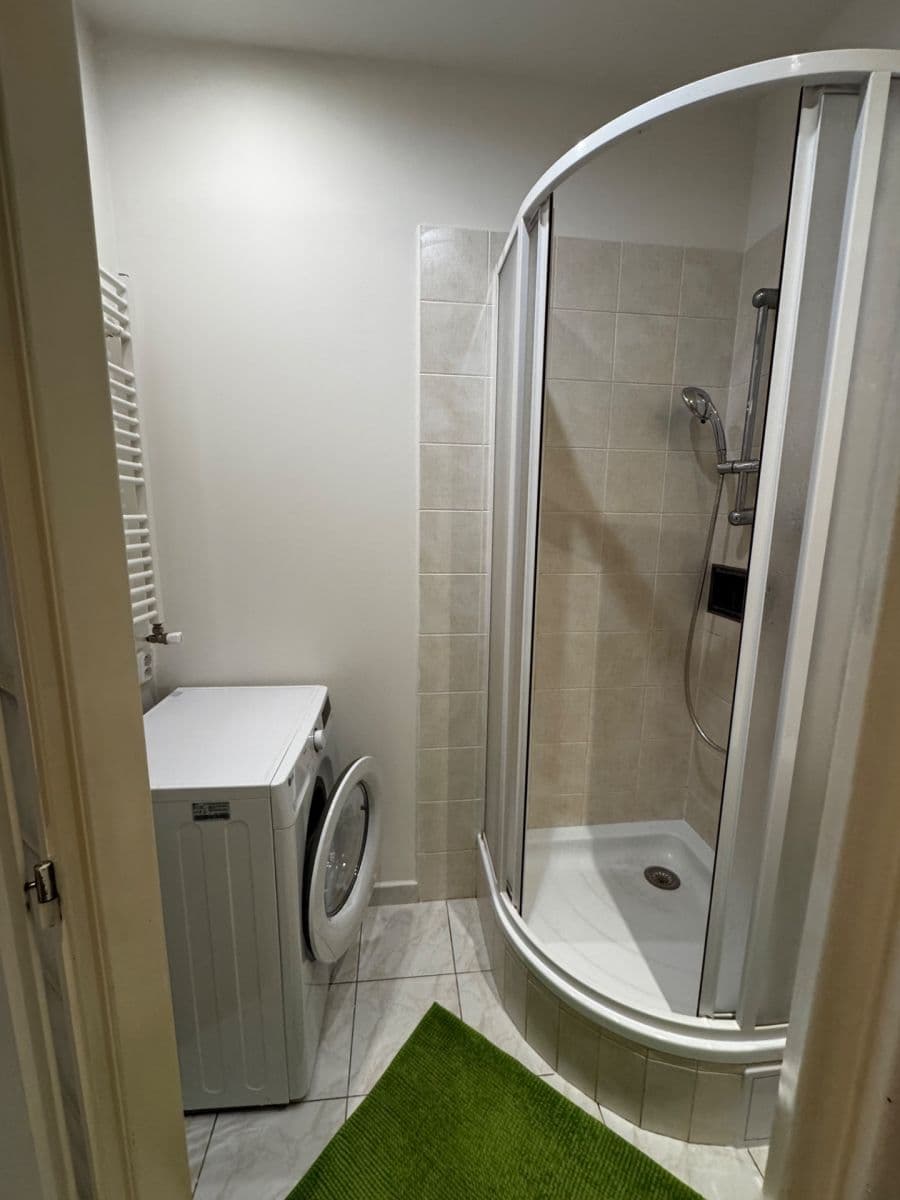 Prenájom bytu 2-izbový 51 m², Na Břehu, Praha, Praha Prenájom bytu 2-izbový 51 m², Na Břehu, Praha, Praha