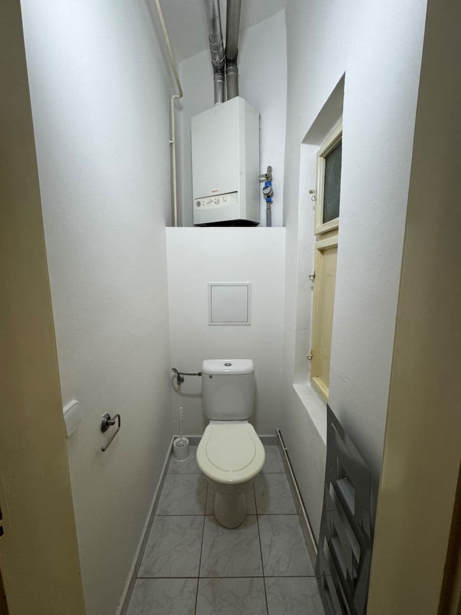 Prenájom bytu 2-izbový 51 m², Na Břehu, Praha, Praha Prenájom bytu 2-izbový 51 m², Na Břehu, Praha, Praha