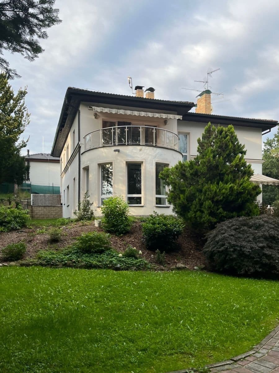 Prenájom bytu 3-izbový 95 m², Velké Popovice, Středočeský kraj Prenájom bytu 3-izbový 95 m², Velké Popovice, Středočeský kraj