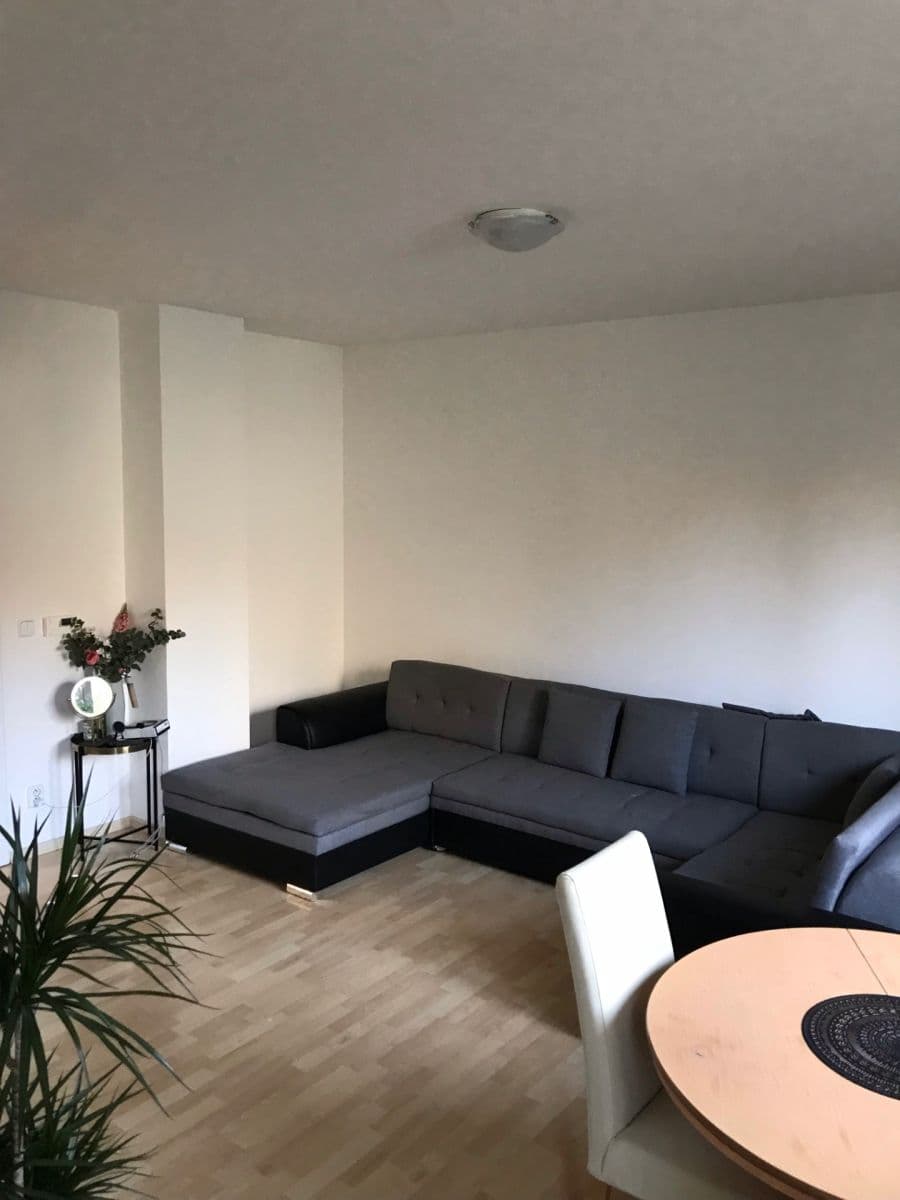 Prenájom bytu 3-izbový 95 m², Velké Popovice, Středočeský kraj Prenájom bytu 3-izbový 95 m², Velké Popovice, Středočeský kraj