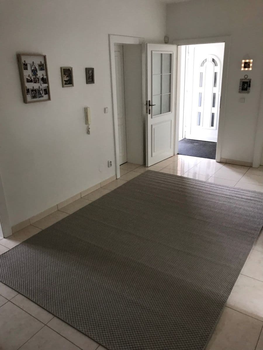 Prenájom bytu 3-izbový 95 m², Velké Popovice, Středočeský kraj Prenájom bytu 3-izbový 95 m², Velké Popovice, Středočeský kraj