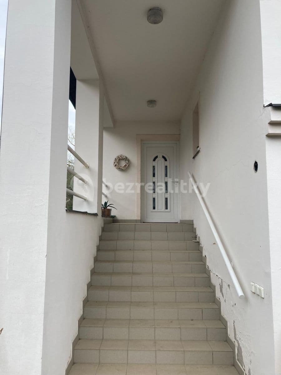 Prenájom bytu 3-izbový 95 m², Velké Popovice, Středočeský kraj Prenájom bytu 3-izbový 95 m², Velké Popovice, Středočeský kraj