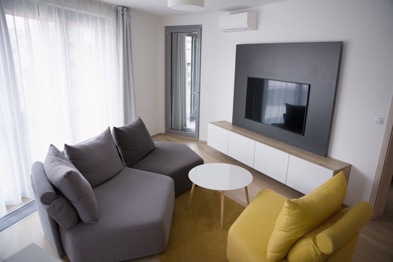 Prenájom bytu 2-izbový 76 m², Vojenova, Praha, Praha Prenájom bytu 2-izbový 76 m², Vojenova, Praha, Praha