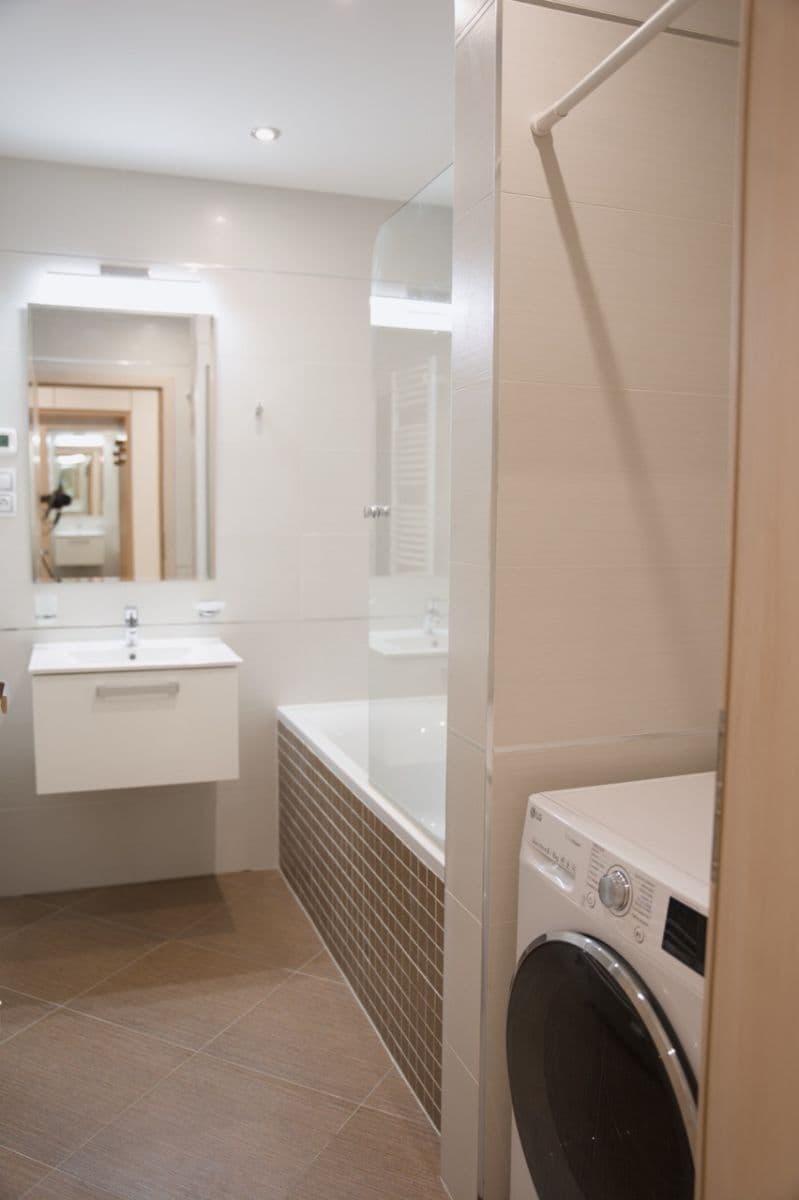 Prenájom bytu 2-izbový 76 m², Vojenova, Praha, Praha Prenájom bytu 2-izbový 76 m², Vojenova, Praha, Praha