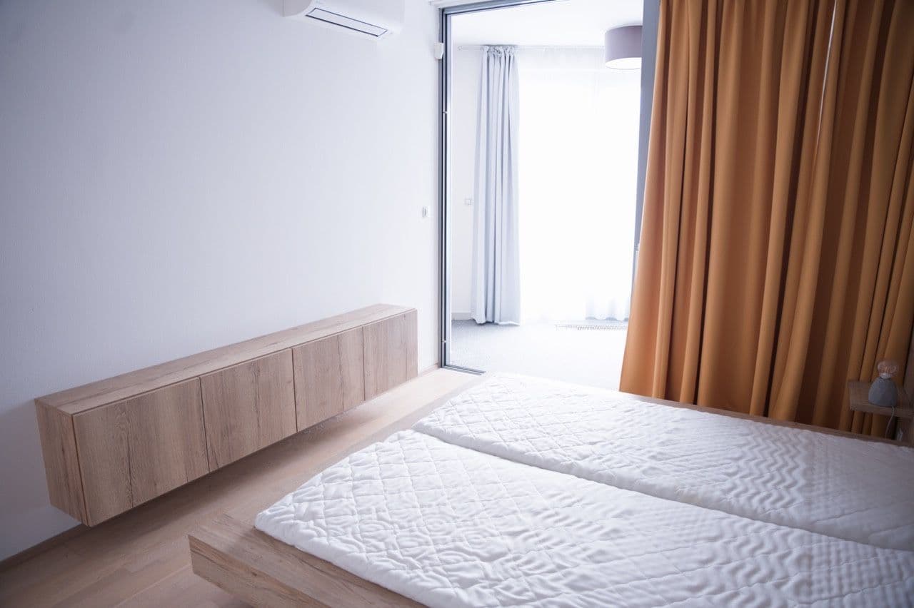 Prenájom bytu 2-izbový 76 m², Vojenova, Praha, Praha Prenájom bytu 2-izbový 76 m², Vojenova, Praha, Praha