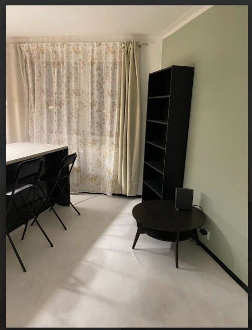 Prenájom bytu 3-izbový 55 m², Voskovcova, Praha, Praha Prenájom bytu 3-izbový 55 m², Voskovcova, Praha, Praha