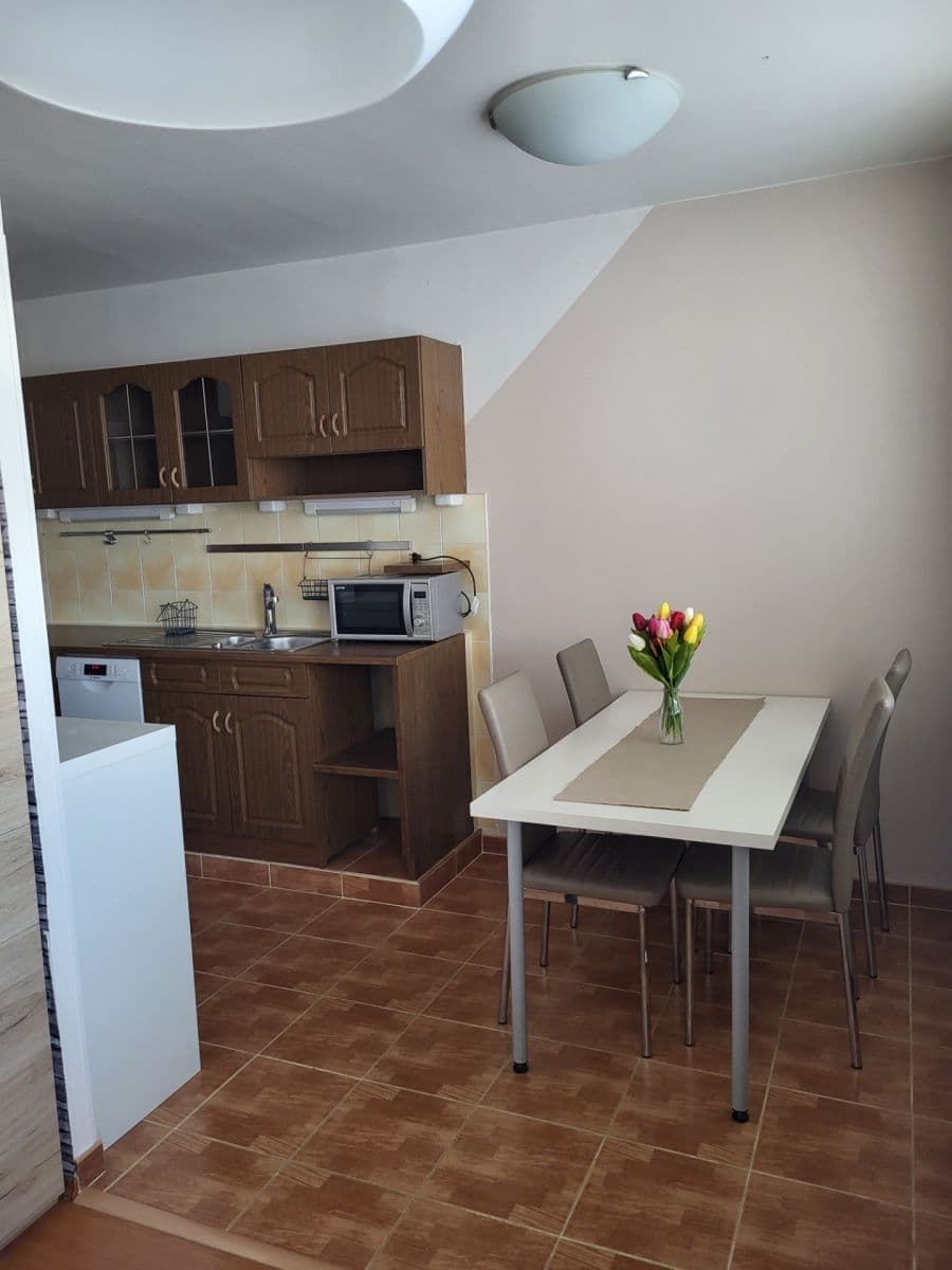 Prenájom bytu 3-izbový 77 m², Prusíkova, Praha, Praha Prenájom bytu 3-izbový 77 m², Prusíkova, Praha, Praha