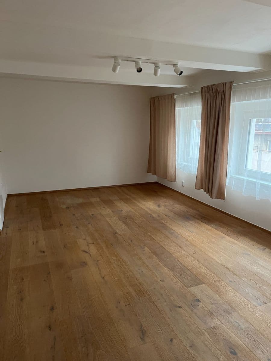 Prenájom bytu 1-izbový 40 m², V Horní Stromce, Praha, Praha Prenájom bytu 1-izbový 40 m², V Horní Stromce, Praha, Praha