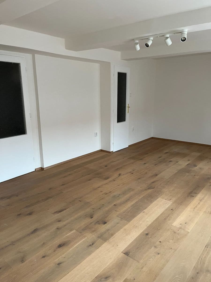 Prenájom bytu 1-izbový 40 m², V Horní Stromce, Praha, Praha Prenájom bytu 1-izbový 40 m², V Horní Stromce, Praha, Praha