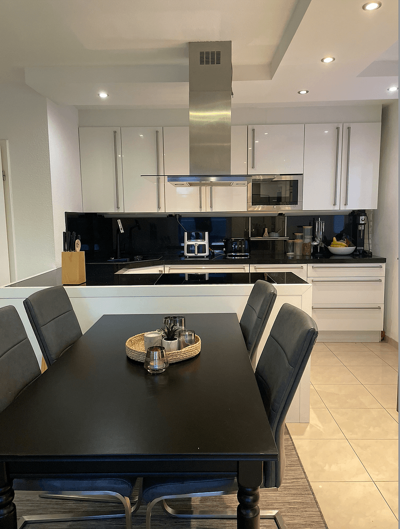 Predaj bytu 5-izbový 112 m², Köln, Severné Porýnie - Westfálsko Predaj bytu 5-izbový 112 m², Köln, Severné Porýnie - Westfálsko