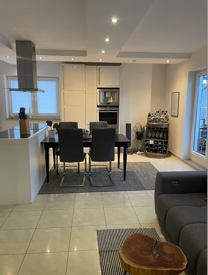 Predaj bytu 5-izbový 112 m², Köln, Severné Porýnie - Westfálsko Predaj bytu 5-izbový 112 m², Köln, Severné Porýnie - Westfálsko