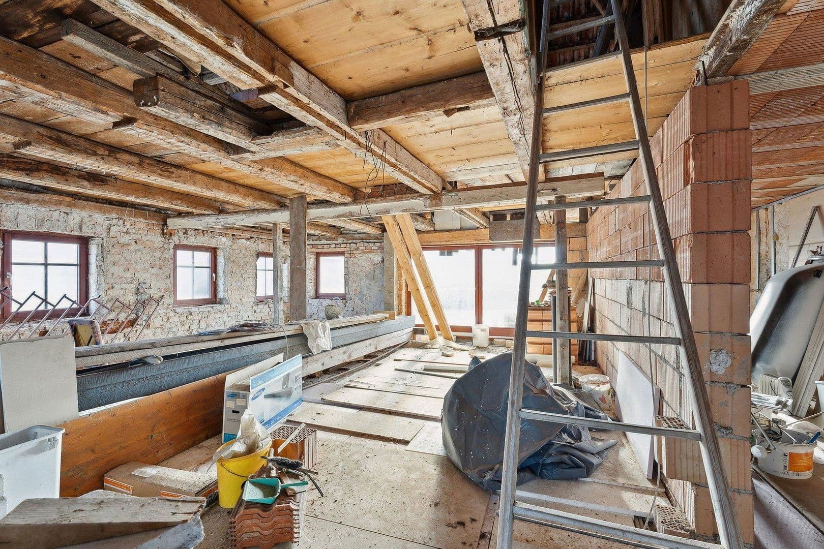 Predaj domu 443 m², pozemek 1.079 m², Ottobeurer Straße 17, Markt Rettenbach, Bavorsko Predaj domu 443 m², pozemek 1.079 m², Ottobeurer Straße 17, Markt Rettenbach, Bavorsko