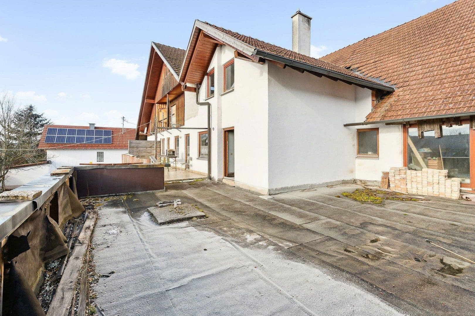 Predaj domu 443 m², pozemek 1.079 m², Ottobeurer Straße 17, Markt Rettenbach, Bavorsko Predaj domu 443 m², pozemek 1.079 m², Ottobeurer Straße 17, Markt Rettenbach, Bavorsko