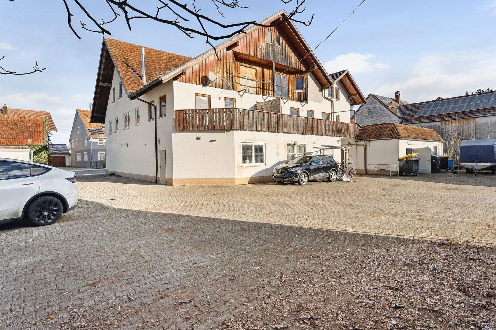 Predaj domu 443 m², pozemek 1.079 m², Ottobeurer Straße 17, Markt Rettenbach, Bavorsko Predaj domu 443 m², pozemek 1.079 m², Ottobeurer Straße 17, Markt Rettenbach, Bavorsko