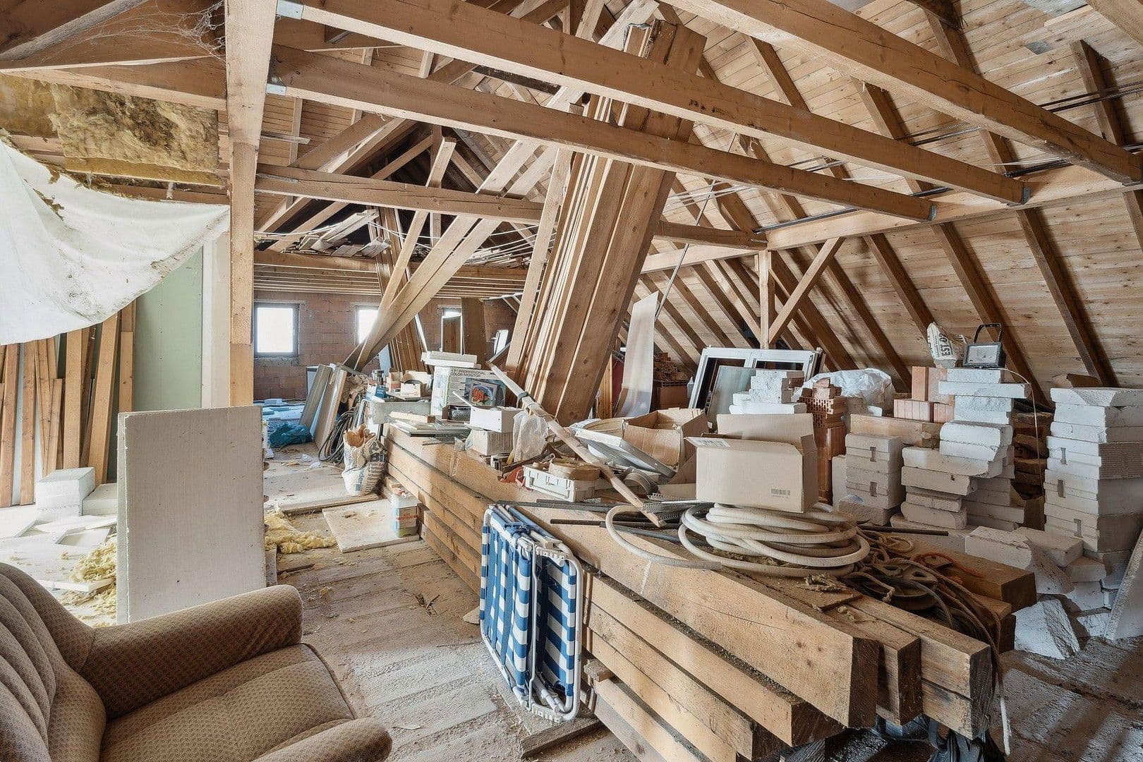 Predaj domu 443 m², pozemek 1.079 m², Ottobeurer Straße 17, Markt Rettenbach, Bavorsko Predaj domu 443 m², pozemek 1.079 m², Ottobeurer Straße 17, Markt Rettenbach, Bavorsko