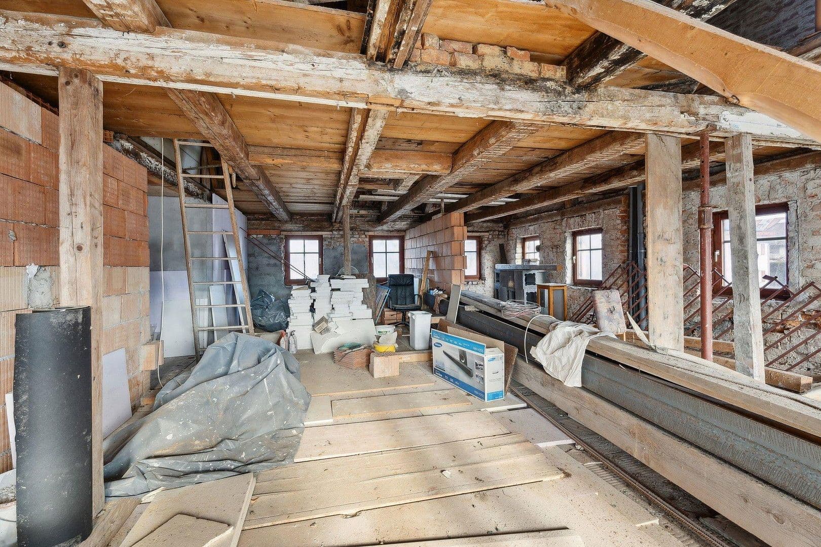Predaj domu 443 m², pozemek 1.079 m², Ottobeurer Straße 17, Markt Rettenbach, Bavorsko Predaj domu 443 m², pozemek 1.079 m², Ottobeurer Straße 17, Markt Rettenbach, Bavorsko