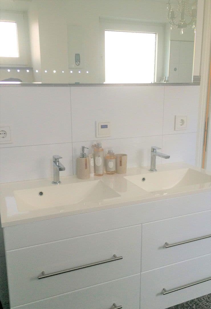 Prenájom bytu 3-izbový 86 m², Ca, Mannheim, Bádensko-Wurttembersko Prenájom bytu 3-izbový 86 m², Ca, Mannheim, Bádensko-Wurttembersko