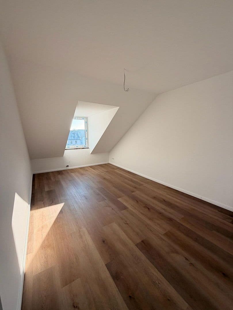 Prenájom bytu 4-izbový 99 m², Jahnstr. 7, Osnabrück, Dolné Sasko Prenájom bytu 4-izbový 99 m², Jahnstr. 7, Osnabrück, Dolné Sasko