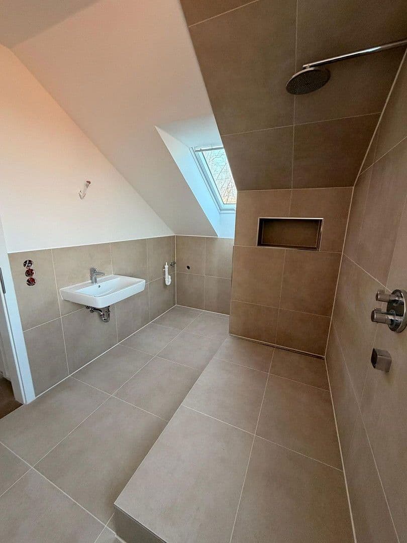 Prenájom bytu 4-izbový 99 m², Jahnstr. 7, Osnabrück, Dolné Sasko Prenájom bytu 4-izbový 99 m², Jahnstr. 7, Osnabrück, Dolné Sasko