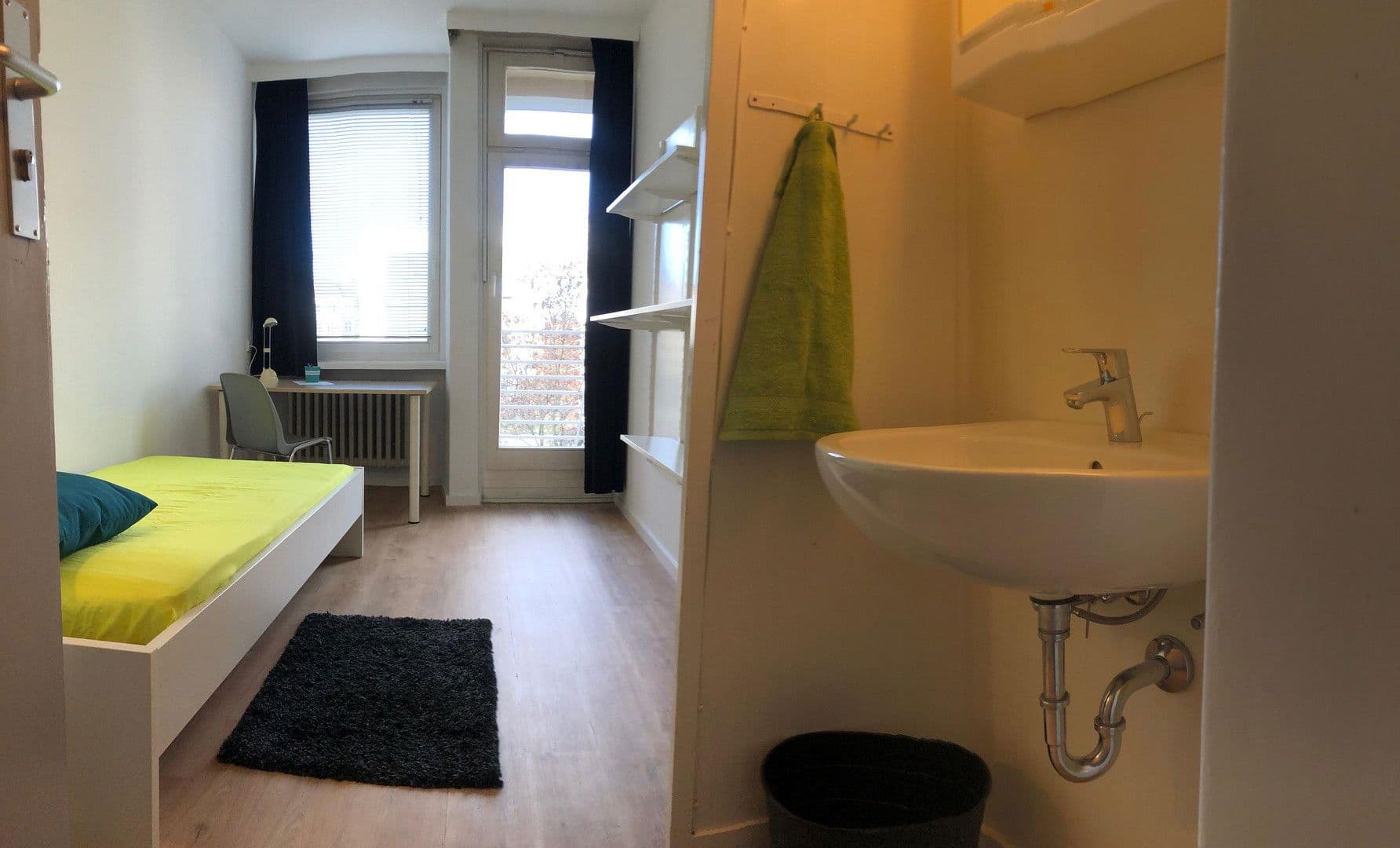 Prenájom bytu 13 m², Suarezstr. 15-17, Berlin, Berlín Prenájom bytu 13 m², Suarezstr. 15-17, Berlin, Berlín