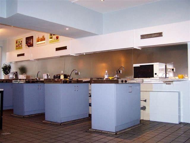 Prenájom bytu 13 m², Suarezstr. 15-17, Berlin, Berlín Prenájom bytu 13 m², Suarezstr. 15-17, Berlin, Berlín