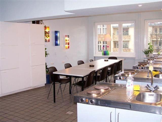 Prenájom bytu 13 m², Suarezstr. 15-17, Berlin, Berlín Prenájom bytu 13 m², Suarezstr. 15-17, Berlin, Berlín