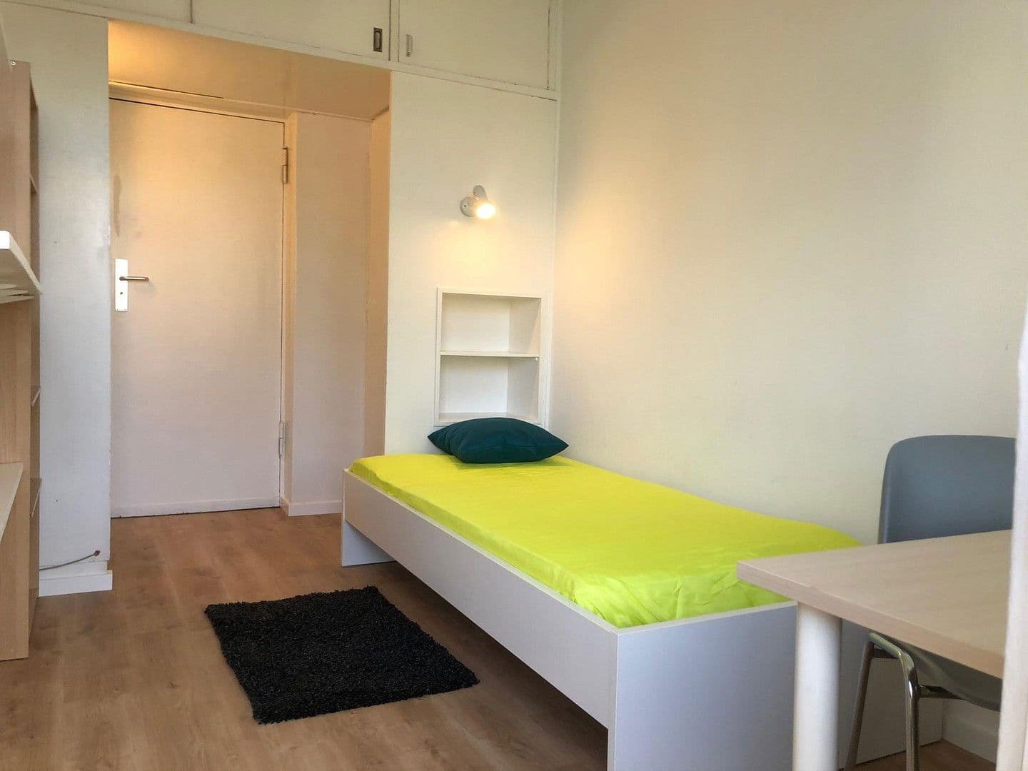 Prenájom bytu 13 m², Suarezstr. 15-17, Berlin, Berlín Prenájom bytu 13 m², Suarezstr. 15-17, Berlin, Berlín