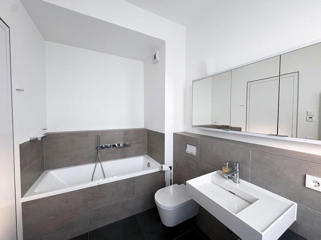 Predaj bytu 4-izbový 144 m², Frankfurt am Main, Hesensko Predaj bytu 4-izbový 144 m², Frankfurt am Main, Hesensko