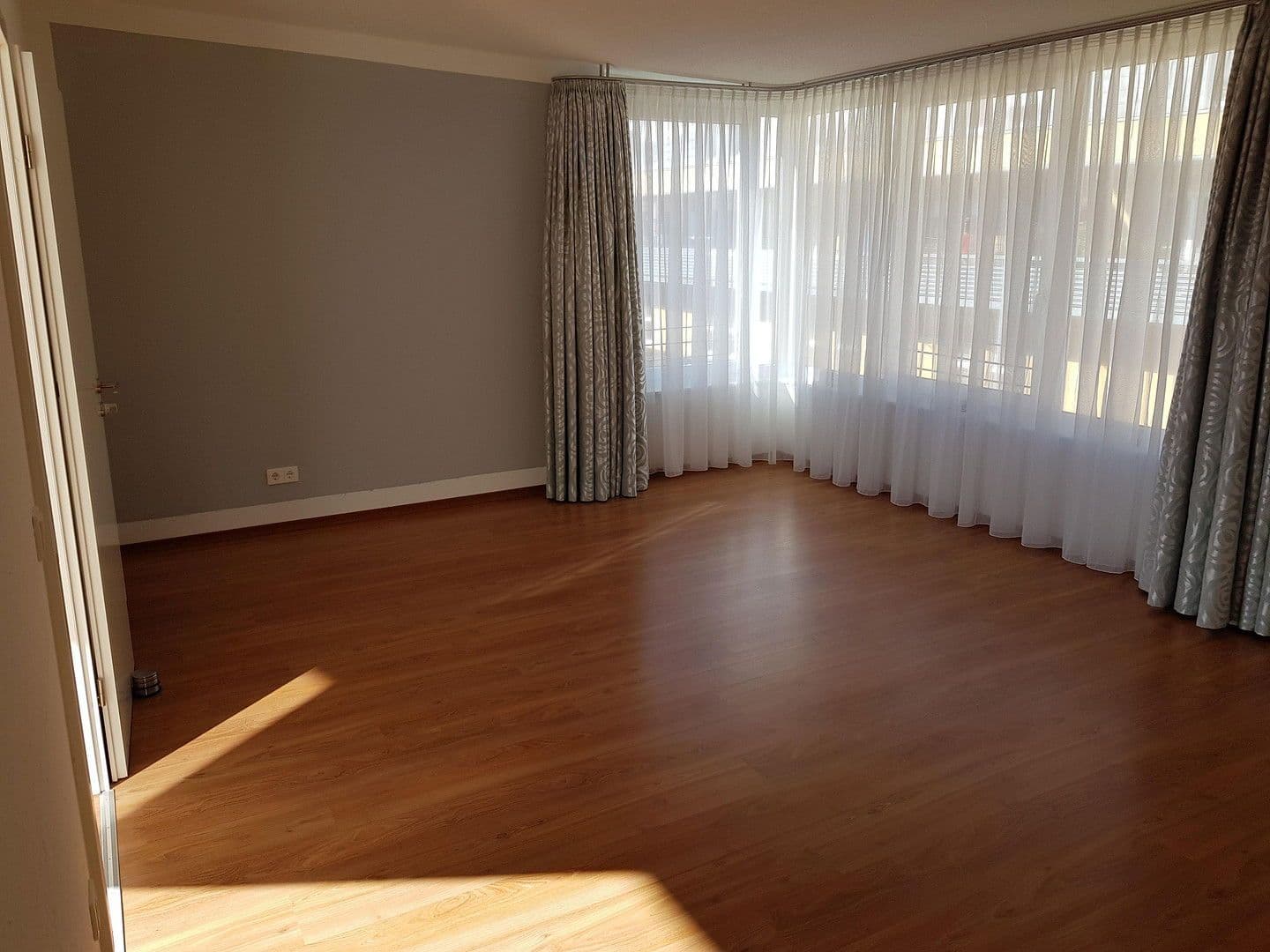 Predaj domu 146 m², pozemek 264 m², Singen (Hohentwiel), Bádensko-Wurttembersko Predaj domu 146 m², pozemek 264 m², Singen (Hohentwiel), Bádensko-Wurttembersko