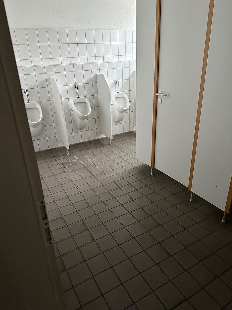 Prenájom nebytového priestoru 22.000 m², Steinbergstr. 3, Leipzig, Leipzig OT Holzhausen, Sasko Prenájom nebytového priestoru 22.000 m², Steinbergstr. 3, Leipzig, Leipzig OT Holzhausen, Sasko