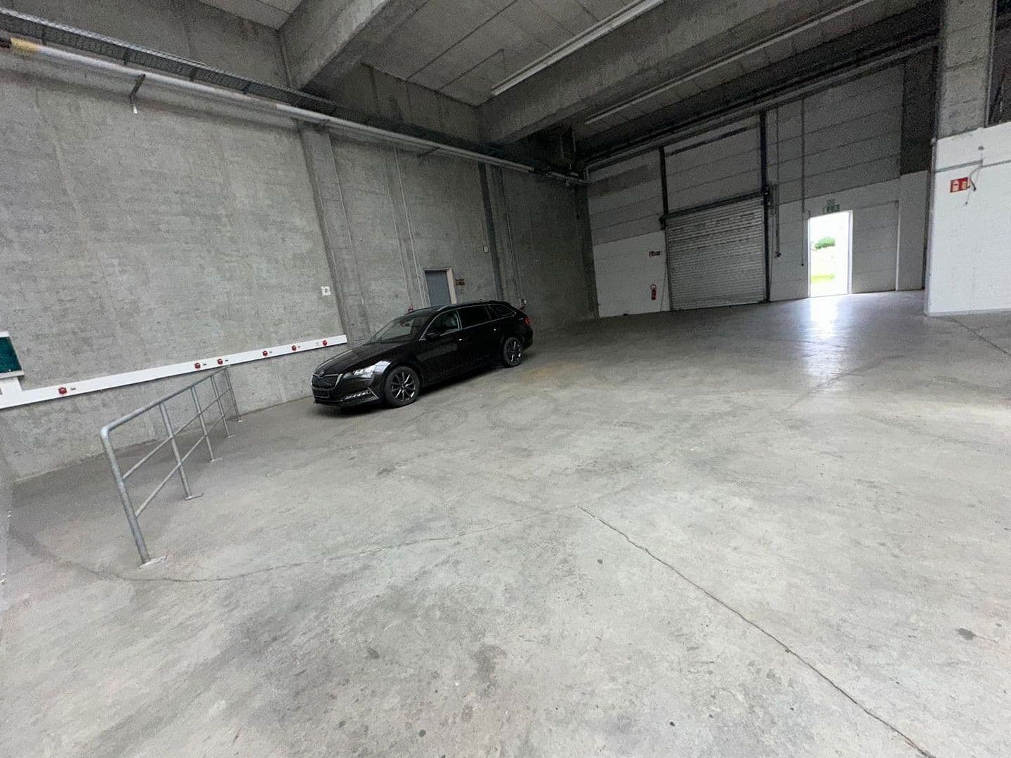 Prenájom nebytového priestoru 22.000 m², Steinbergstr. 3, Leipzig, Leipzig OT Holzhausen, Sasko Prenájom nebytového priestoru 22.000 m², Steinbergstr. 3, Leipzig, Leipzig OT Holzhausen, Sasko