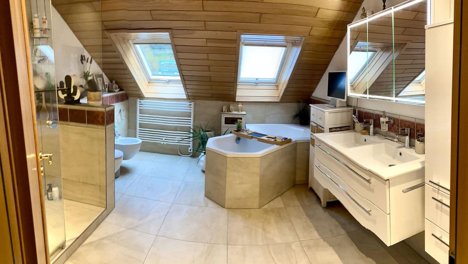 Predaj domu 232 m², pozemek 889 m², Baden-Baden, Bádensko-Wurttembersko Predaj domu 232 m², pozemek 889 m², Baden-Baden, Bádensko-Wurttembersko