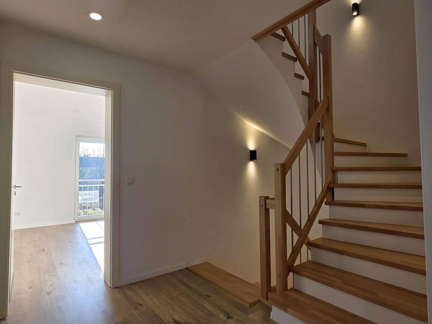 Predaj domu 160 m², pozemek 325 m², Am Steinriesel 11, Altenmünster, Bavorsko Predaj domu 160 m², pozemek 325 m², Am Steinriesel 11, Altenmünster, Bavorsko