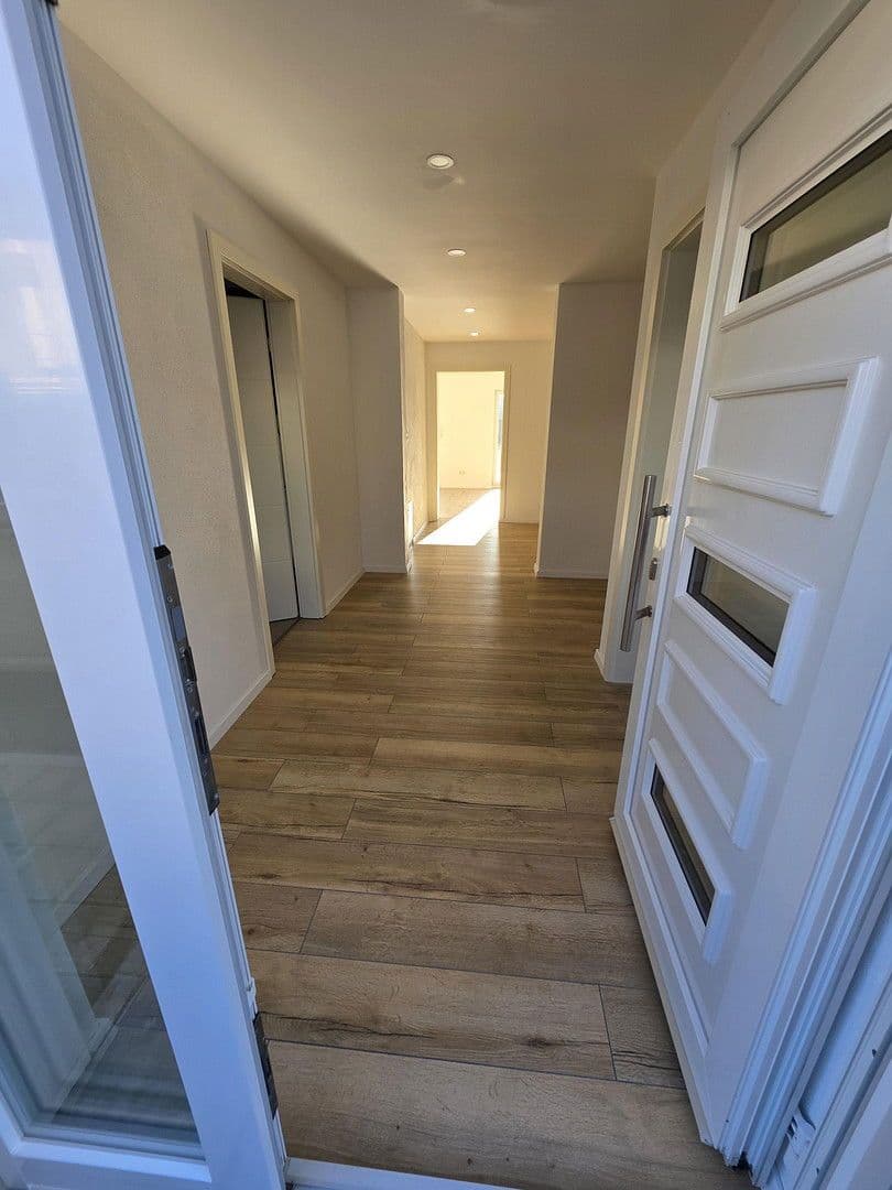 Predaj domu 160 m², pozemek 325 m², Am Steinriesel 11, Altenmünster, Bavorsko Predaj domu 160 m², pozemek 325 m², Am Steinriesel 11, Altenmünster, Bavorsko