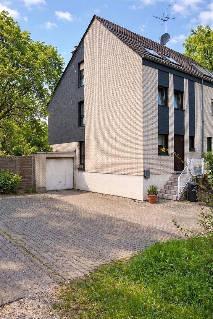 Predaj domu 154 m², pozemek 390 m², Köln, Severné Porýnie - Westfálsko Predaj domu 154 m², pozemek 390 m², Köln, Severné Porýnie - Westfálsko