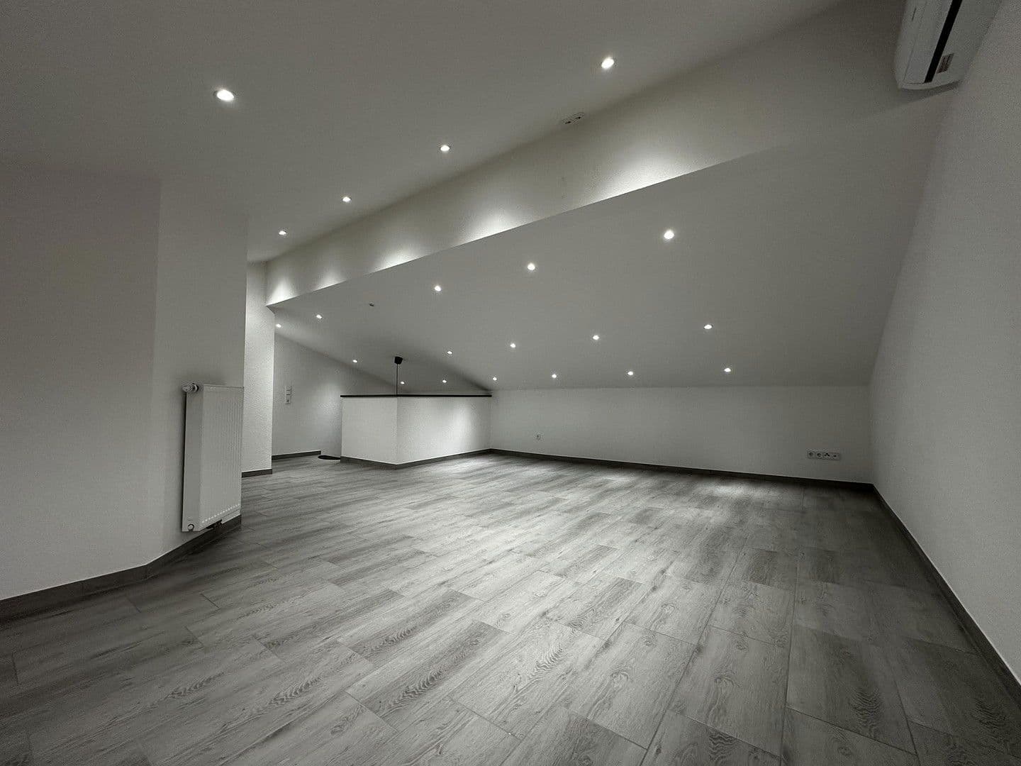 Predaj domu 640 m², pozemek 1.442 m², Bergmannsweg 76, Baesweiler, Severné Porýnie - Westfálsko Predaj domu 640 m², pozemek 1.442 m², Bergmannsweg 76, Baesweiler, Severné Porýnie - Westfálsko