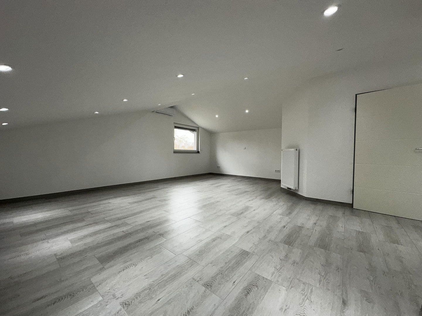 Predaj domu 640 m², pozemek 1.442 m², Bergmannsweg 76, Baesweiler, Severné Porýnie - Westfálsko Predaj domu 640 m², pozemek 1.442 m², Bergmannsweg 76, Baesweiler, Severné Porýnie - Westfálsko