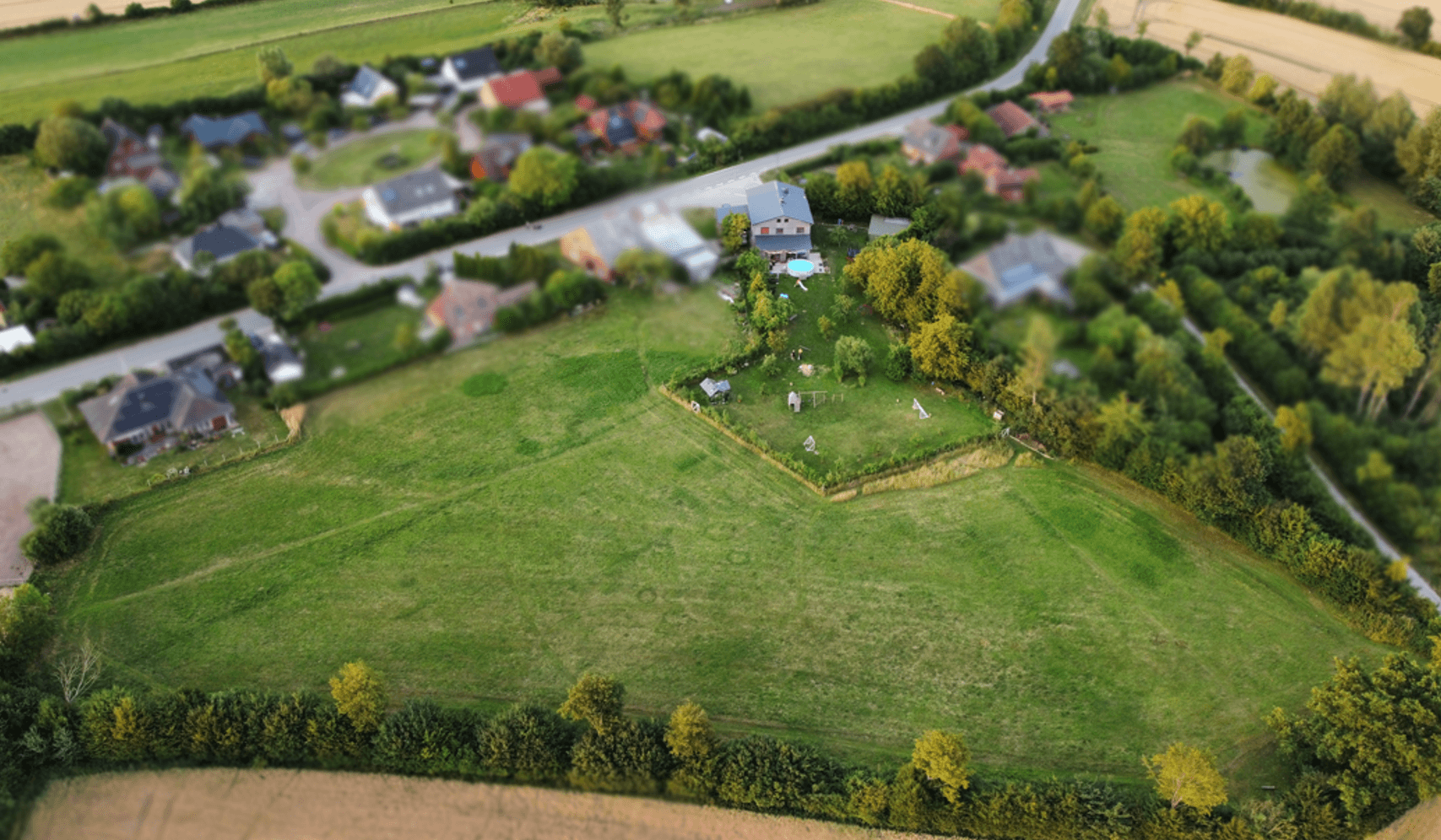 Predaj domu 285 m², pozemek 12.500 m², Neuengörs, Šlezvicko-Holštajnsko Predaj domu 285 m², pozemek 12.500 m², Neuengörs, Šlezvicko-Holštajnsko