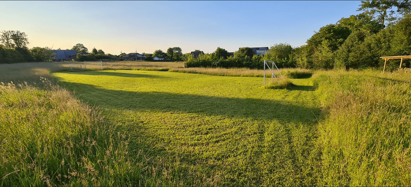 Predaj domu 285 m², pozemek 12.500 m², Neuengörs, Šlezvicko-Holštajnsko Predaj domu 285 m², pozemek 12.500 m², Neuengörs, Šlezvicko-Holštajnsko