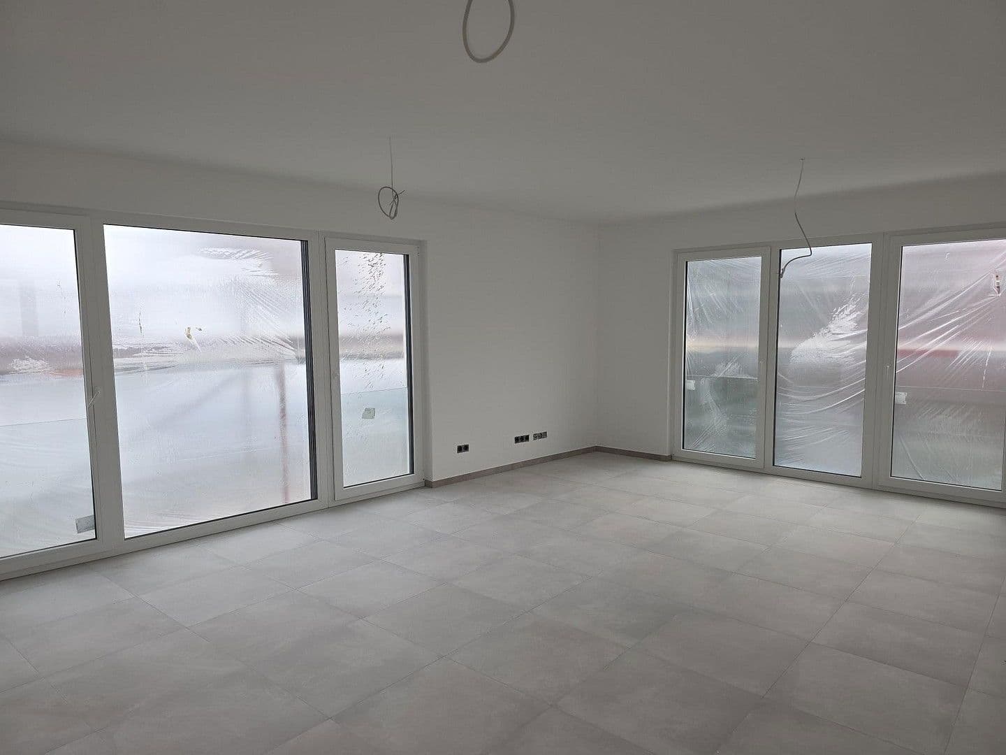 Prenájom bytu 4-izbový 127 m², Eberstadt, Bádensko-Wurttembersko Prenájom bytu 4-izbový 127 m², Eberstadt, Bádensko-Wurttembersko